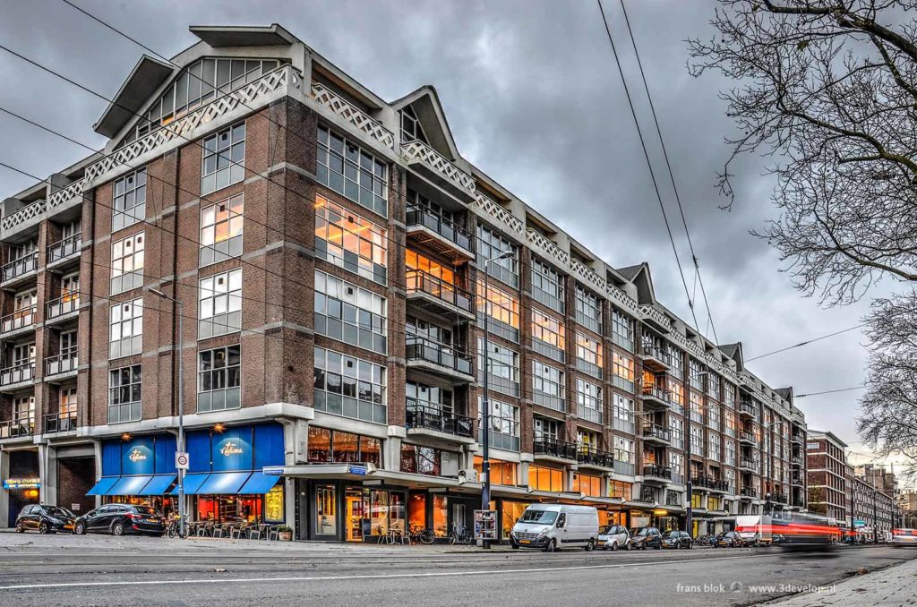 The Industry Building by Maaskant en Van Tijen on Goudsesingel in Rotterdam, photographed at the end of the afternoon when the first lights go on