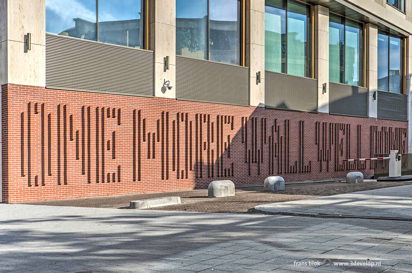 Brick sculpture One More Wall Well Done by Martijn Sandberg on office tower first in Rotterdam