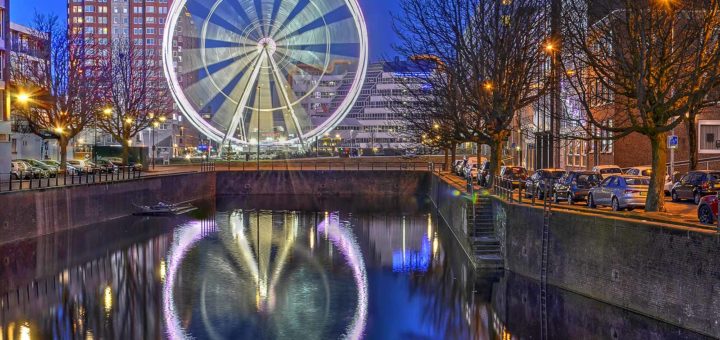 Ferriw Wheel The View, a temporary attraction on Binnenrotte square next to the Market Hall in downtwon Rotterdam, seen from the bridge across Steigergracht