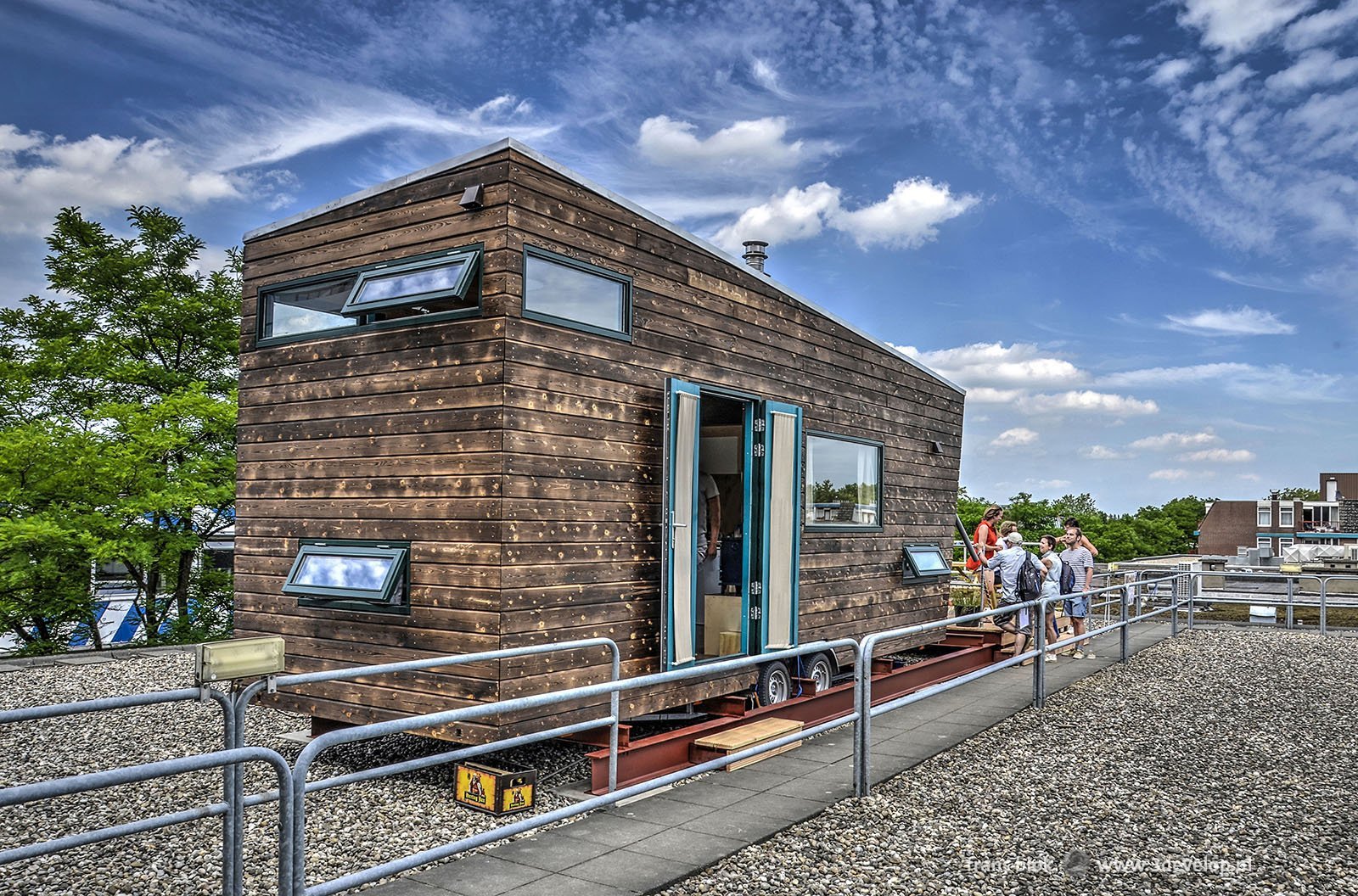 Tiny House tijdens de Rotterdamse Dakendagen op een dak van een gebouw aan het Schoterboshof