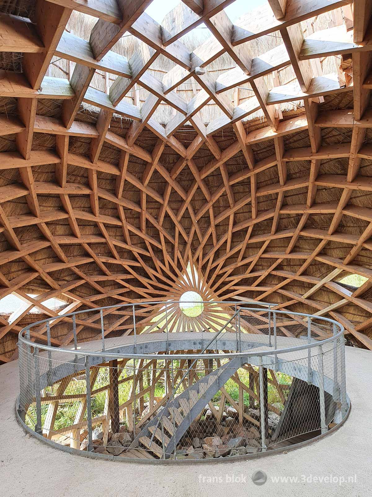 Interieur van de architectonisch vormgegeven vogelkijkhut Tij in Stellendam bij het Haringvliet