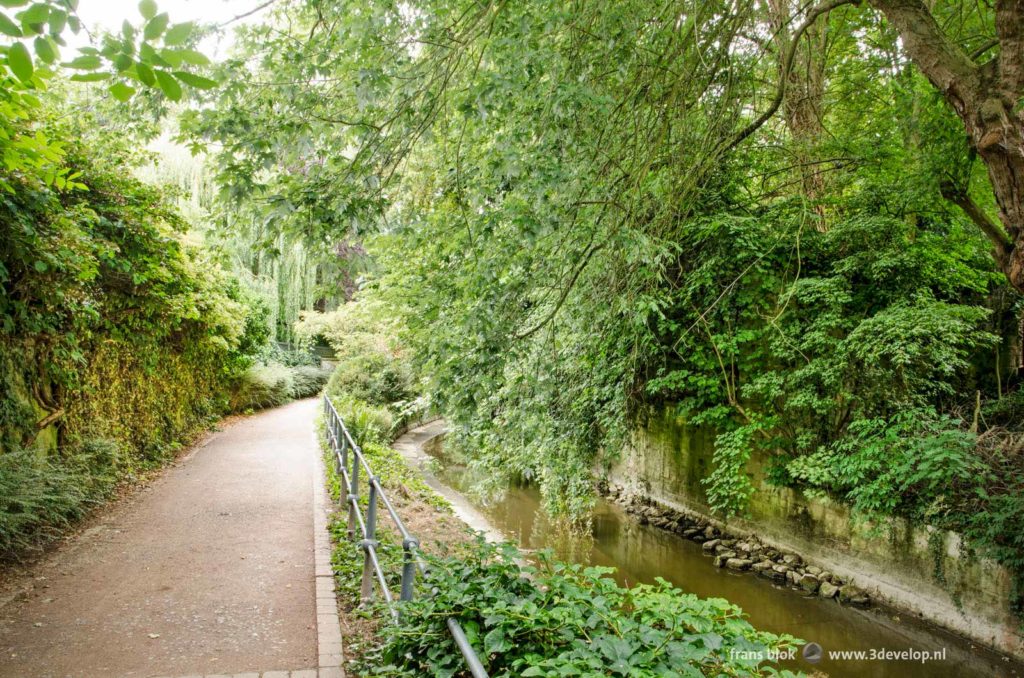 Footpath along the river Aa in the center of Münster, Germany