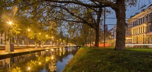 Westersingel canal in Rotterdam at nightfall on a day in november