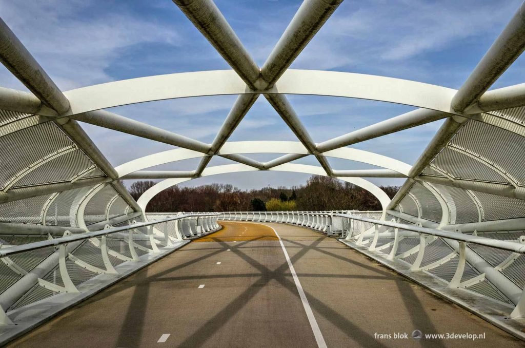 View from the Portlandse bridge with its space frame construction towards the Southern Edge Park in Rotterdam