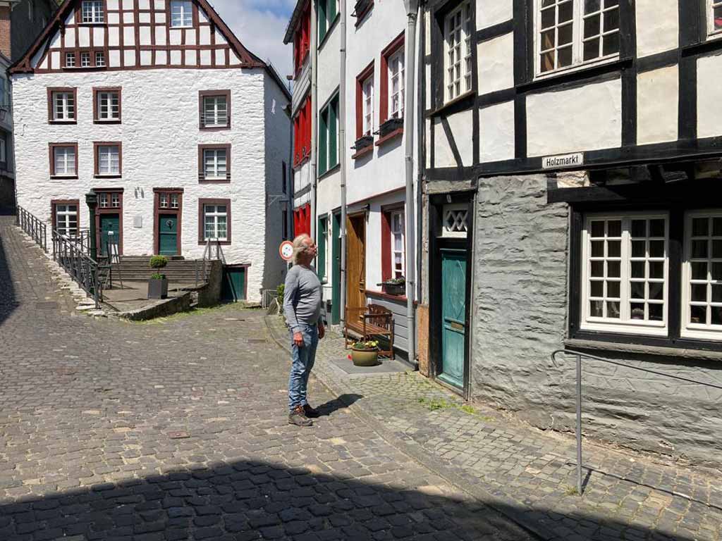 The author in front of the engagement house of his parents