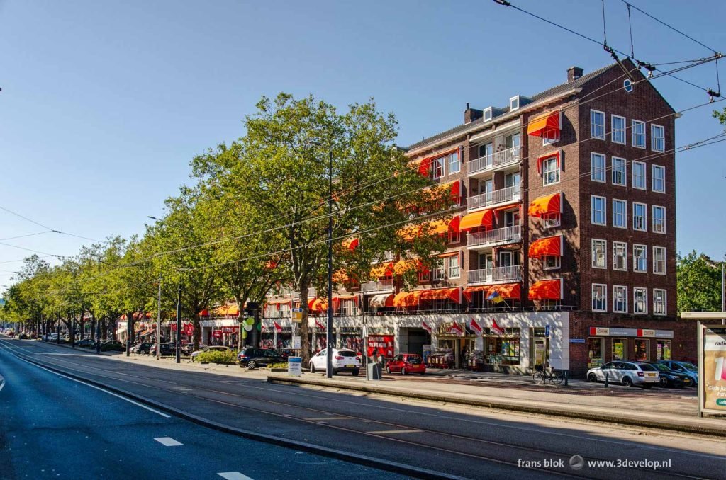 Goudsesingel in Rotterdam with architecture from the post-war reconstruction era, plane trees but most of all a lot of asphalt