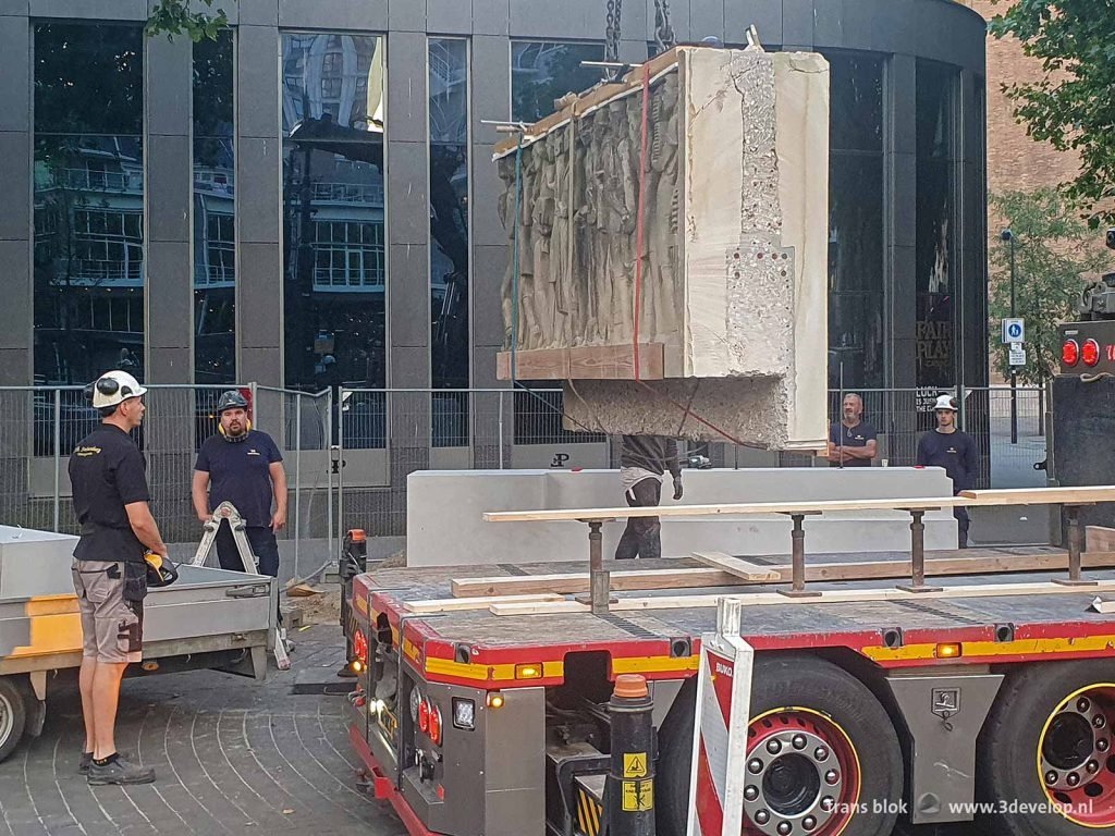 The facade sculpture of the old Bijenorf being lifted during relocation on Coolsingel in Rotterdam