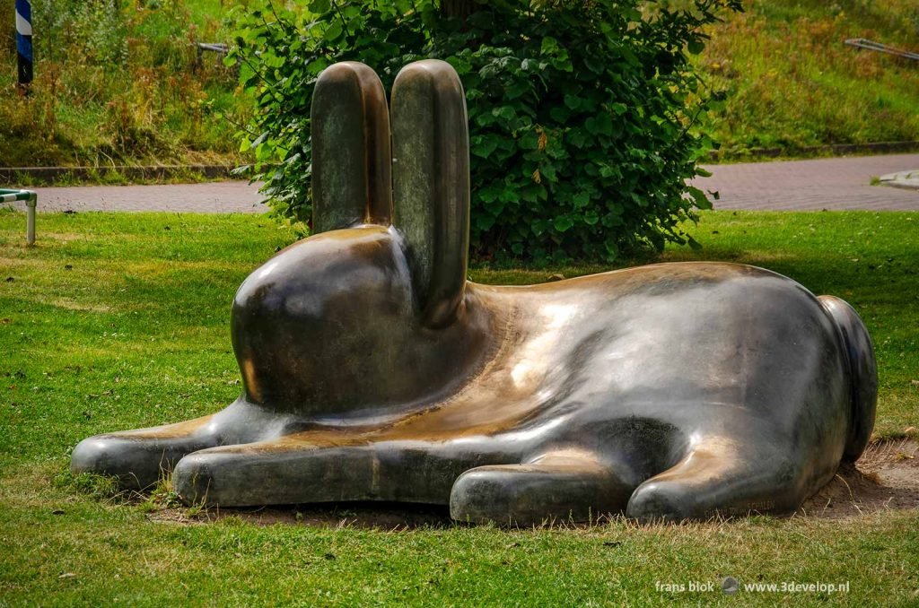 Bronze sculpture of a rabbit in Museum Park in Rotterdam